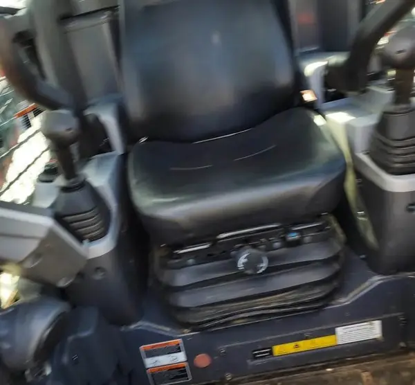 2023 Kubota SVL75-3 — photo 9