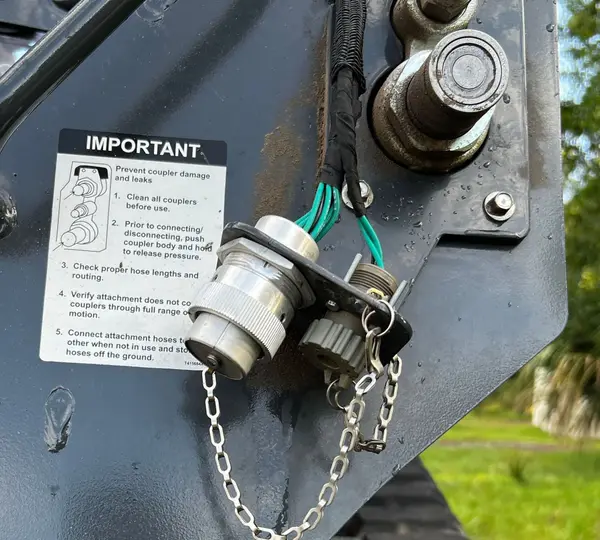 2022 John Deere 325G — photo 10