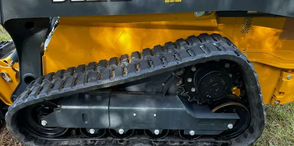 2022 John Deere 325G — photo 13