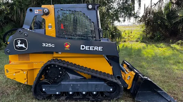 2022 John Deere 325G — photo 4