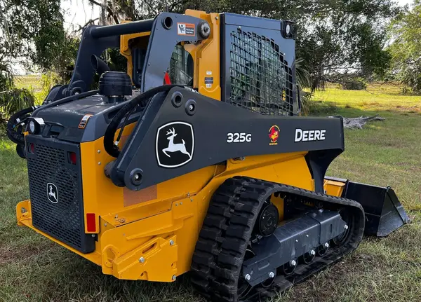 2022 John Deere 325G — photo 5