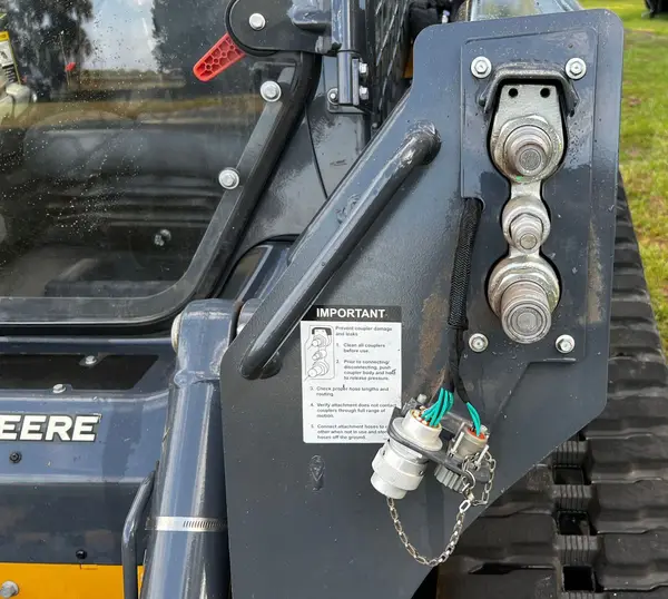 2022 John Deere 325G — photo 9