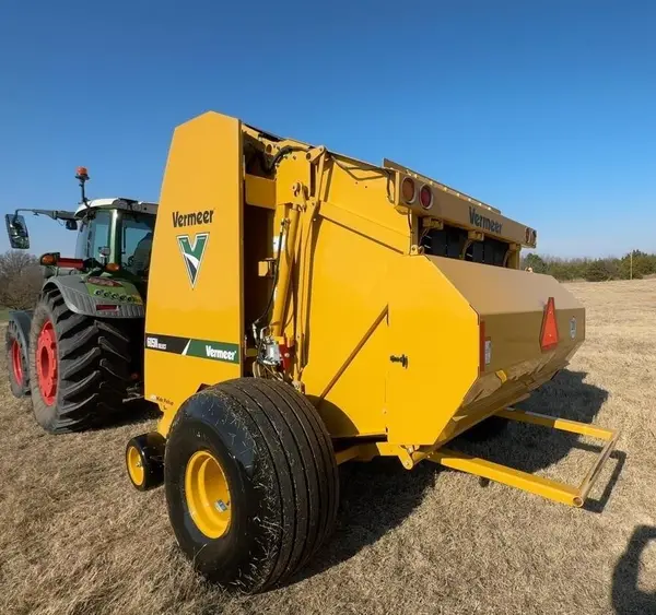 2022 Vermeer 605N — photo 2