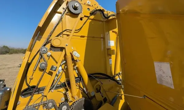2022 Vermeer 605N — photo 5
