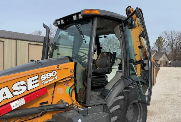2019 Case 580 SN — photo 11