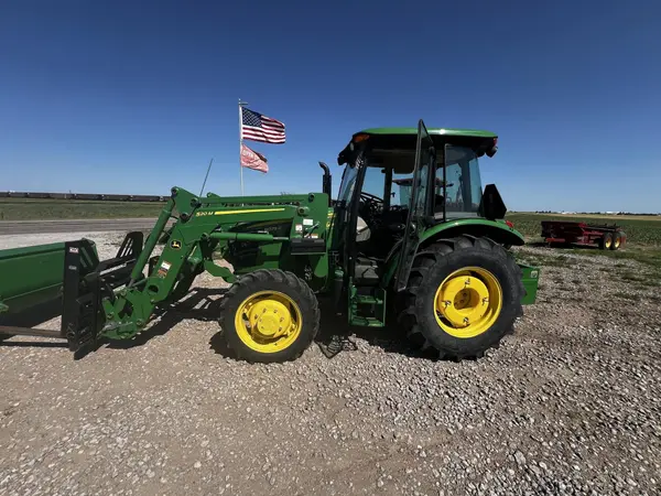 2020 John Deere 5075E — photo 1