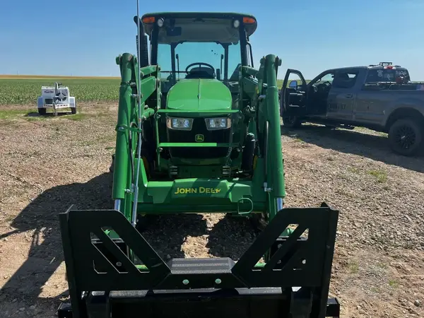 2020 John Deere 5075E — photo 9