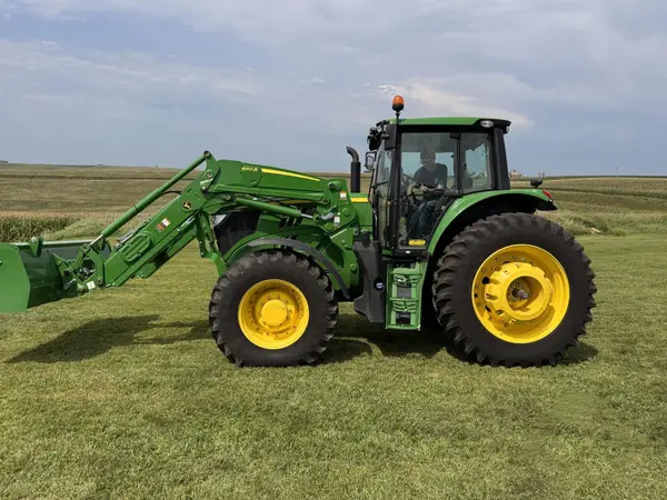 2022 John Deere 6155M — photo 10
