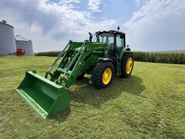2022 John Deere 6155M — photo 2