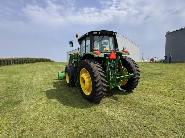 2022 John Deere 6155M — photo 3