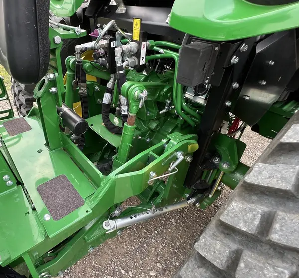 2022 John Deere 4052R — photo 10