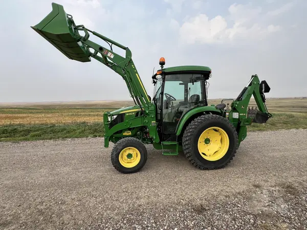 2022 John Deere 4052R — photo 11