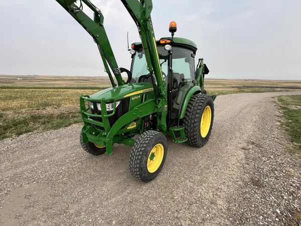 2022 John Deere 4052R — photo 12