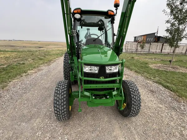 2022 John Deere 4052R — photo 13
