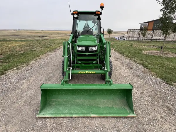 2022 John Deere 4052R — photo 3