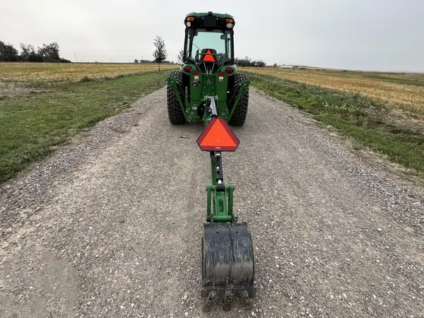 2022 John Deere 4052R — photo 6