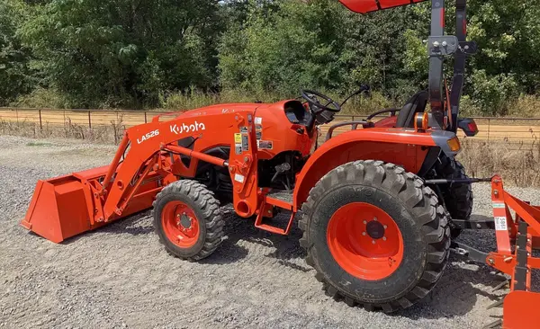 2023 Kubota L3902HST — photo 2
