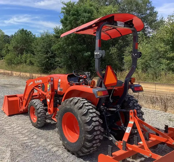 2023 Kubota L3902HST — photo 3