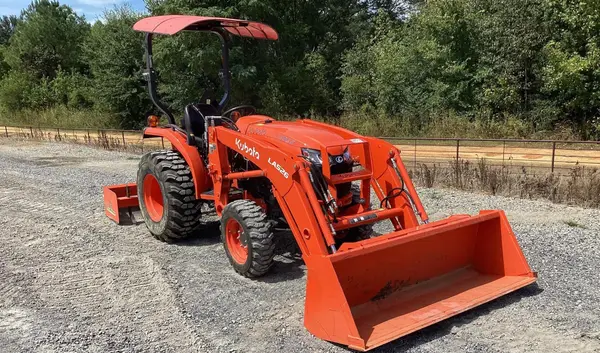 2023 Kubota L3902HST — photo 4