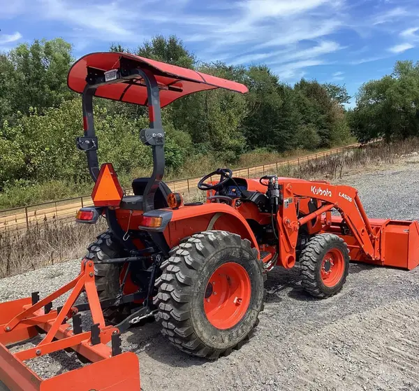 2023 Kubota L3902HST — photo 9