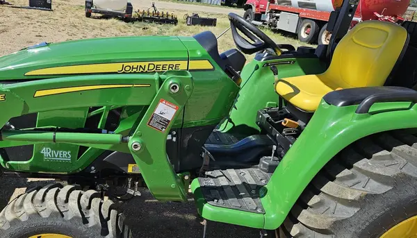 2021 John Deere 3032E — photo 10