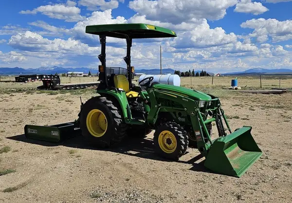 2021 John Deere 3032E — photo 2