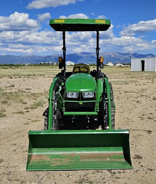 2021 John Deere 3032E — photo 3