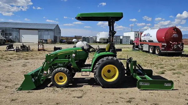 2021 John Deere 3032E — photo 4