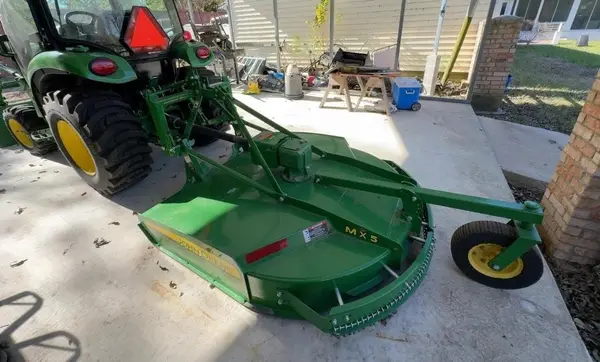 2020 John Deere 3033R — photo 10