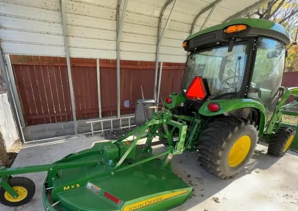 2020 John Deere 3033R — photo 11
