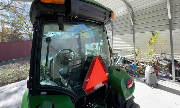 2020 John Deere 3033R — photo 13