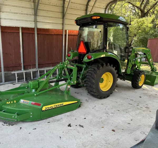 2020 John Deere 3033R — photo 2