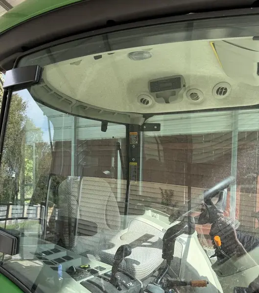 2020 John Deere 3033R — photo 3