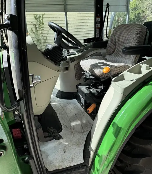 2020 John Deere 3033R — photo 5